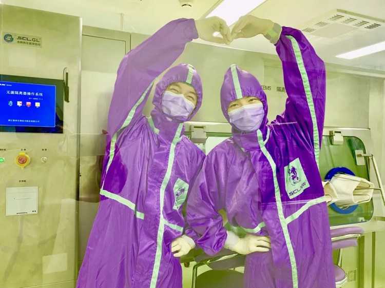 “阔太”谎称投资纳斯达克项目诈骗朋友1100万元，两年里买包买表美容挥霍殆尽